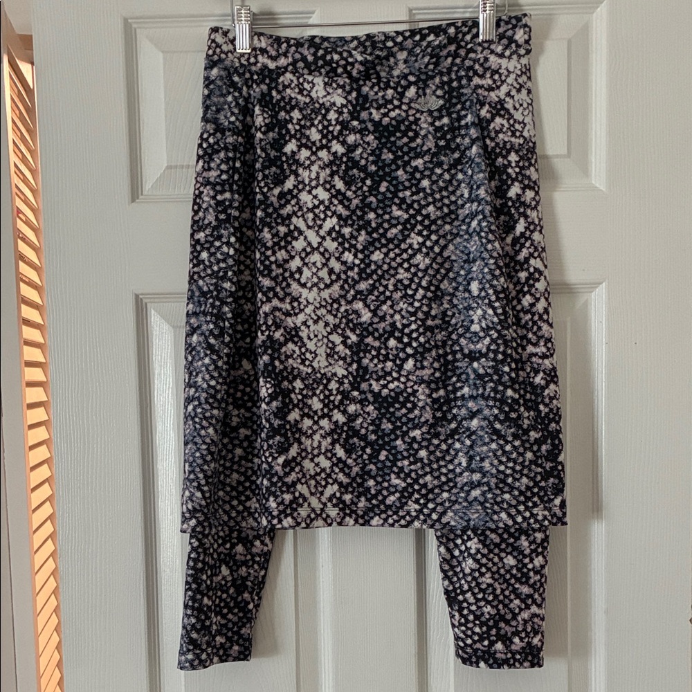Snoga Athletics capri skirt in good condition!